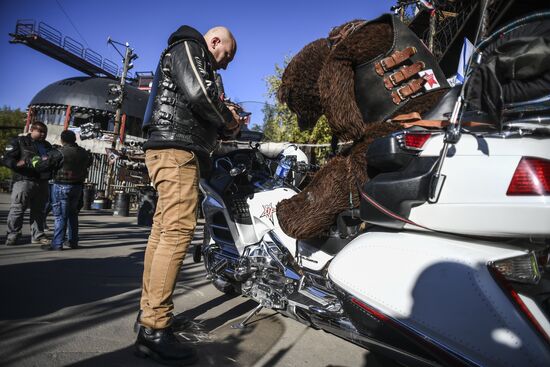 Beginning of motorcycle parade during Russian Dream bike show