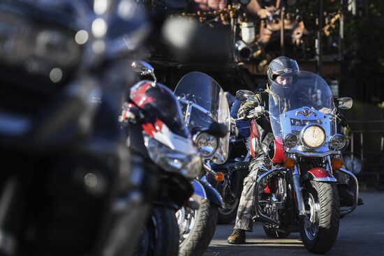 Beginning of motorcycle parade during Russian Dream bike show