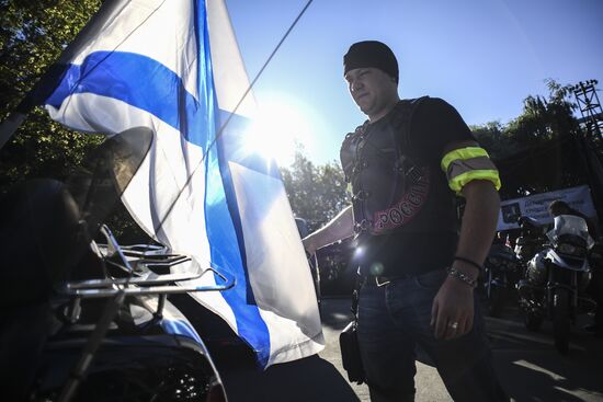 Beginning of motorcycle parade during Russian Dream bike show