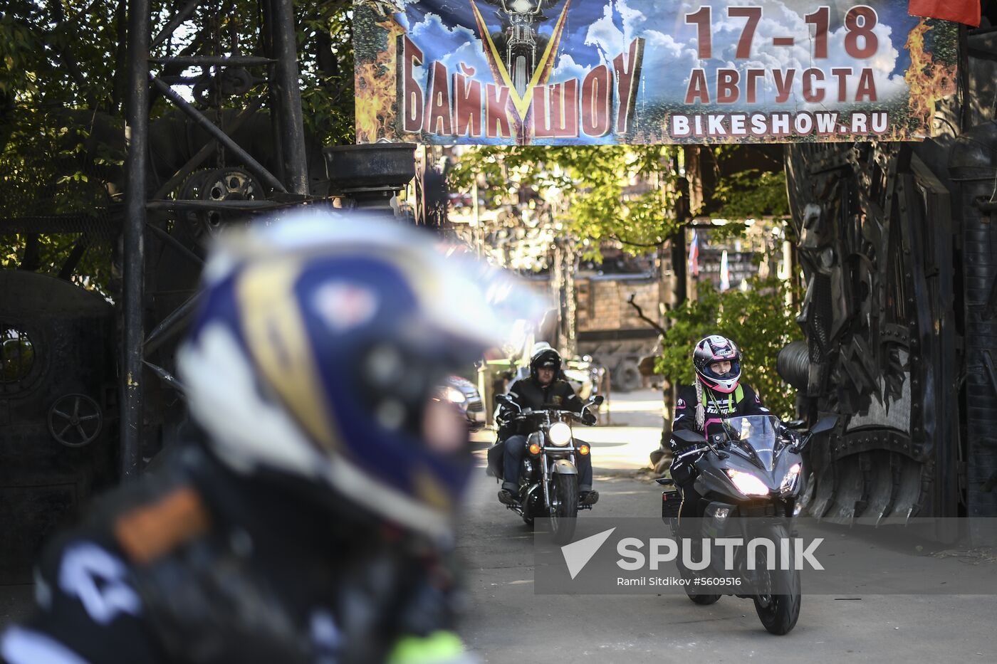 Beginning of motorcycle parade during Russian Dream bike show
