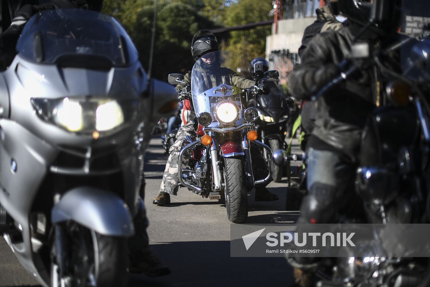 Beginning of motorcycle parade during Russian Dream bike show