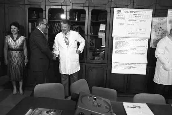 Minister of Health of Kuwait on visit to USSR
