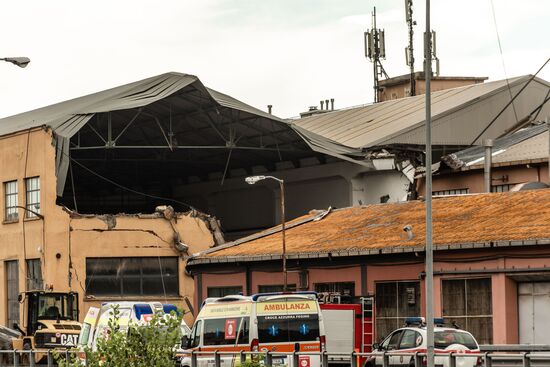 Highway bridge collapses in Genoa