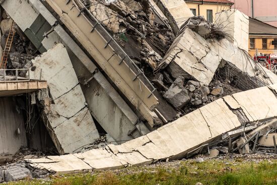 Highway bridge collapses in Genoa