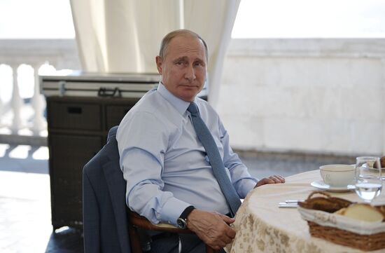 Russian President Vladimir Putin meets with President of Turkmenistan Gurbanguly Berdimuhamedov