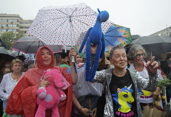 Mothers' March in support of defendants in New Greatness case