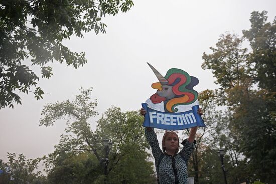 Mothers' March in support of defendants in New Greatness case