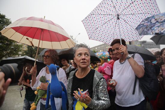 Mothers' March in support of defendants in New Greatness case