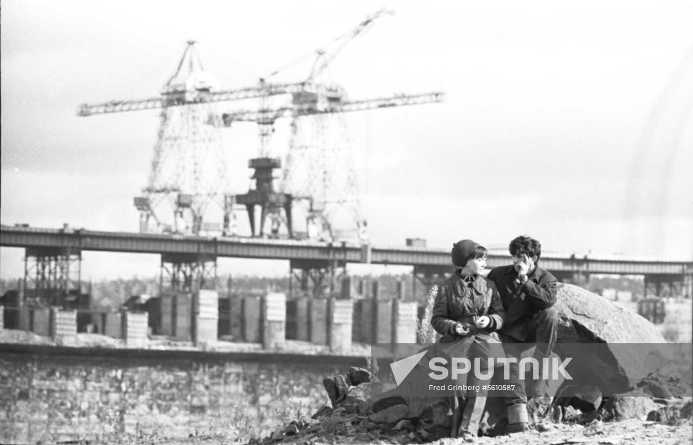 Building Ust-Ilimsk Hydroelectric Power Station