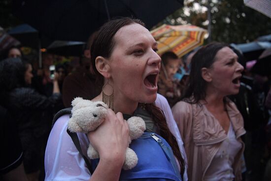 Mothers' March in support of defendants in New Greatness case