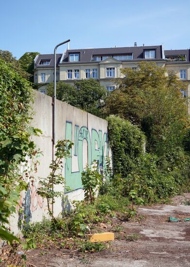 Forlorn section of Berlin Wall re-discovered in Germany