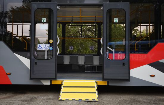 Testing of new Uraltransmash tram car in Yekaterinburg
