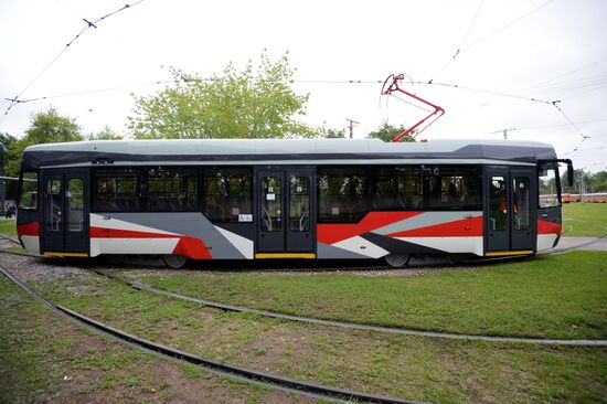 Testing of new Uraltransmash tram car in Yekaterinburg