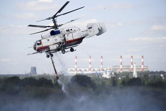 Demonstration by Moscow Department of Civil Defense, Emergencies and Fire Safety to mark Air Fleet Day