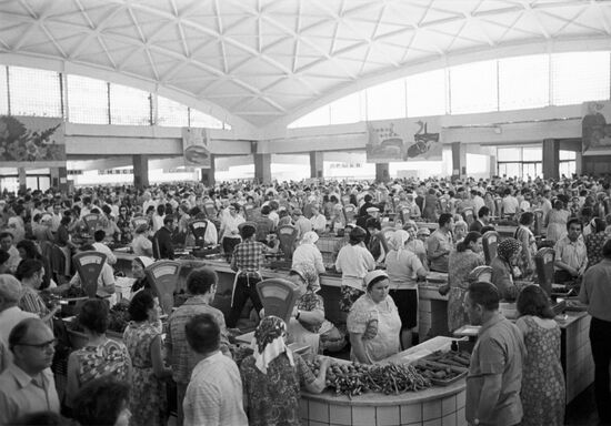 Collective farm market in Cheryomushki, Moscow