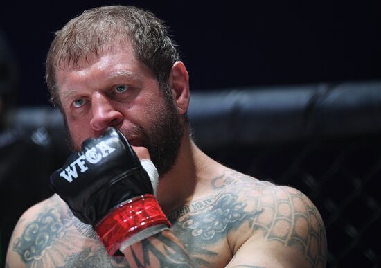 Mixed martial arts. Aleksander Emelianenko vs. Tony Johnson