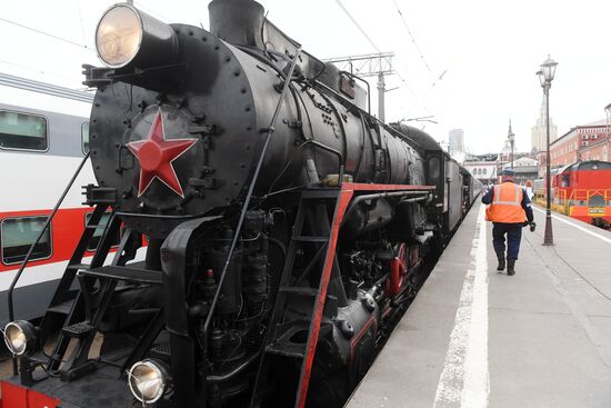 Imperial Russia tourist train departs