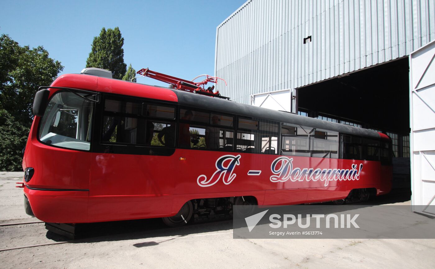 First tram manufactured in Donetsk People's Republic presented in Donetsk