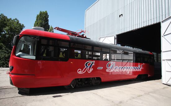 First tram manufactured in Donetsk People's Republic presented in Donetsk