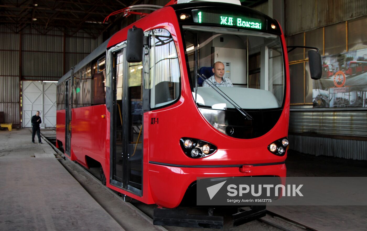 First tram manufactured in Donetsk People's Republic presented in Donetsk