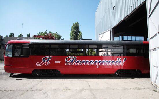 First tram manufactured in Donetsk People's Republic presented in Donetsk