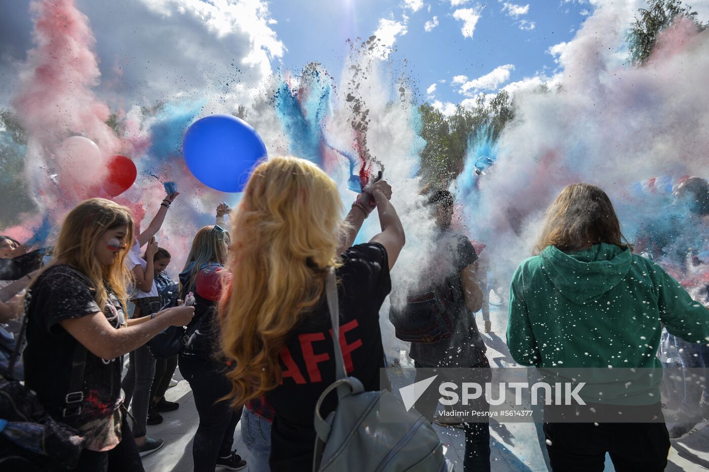 Tricolor festival on Russia's National Flag Day