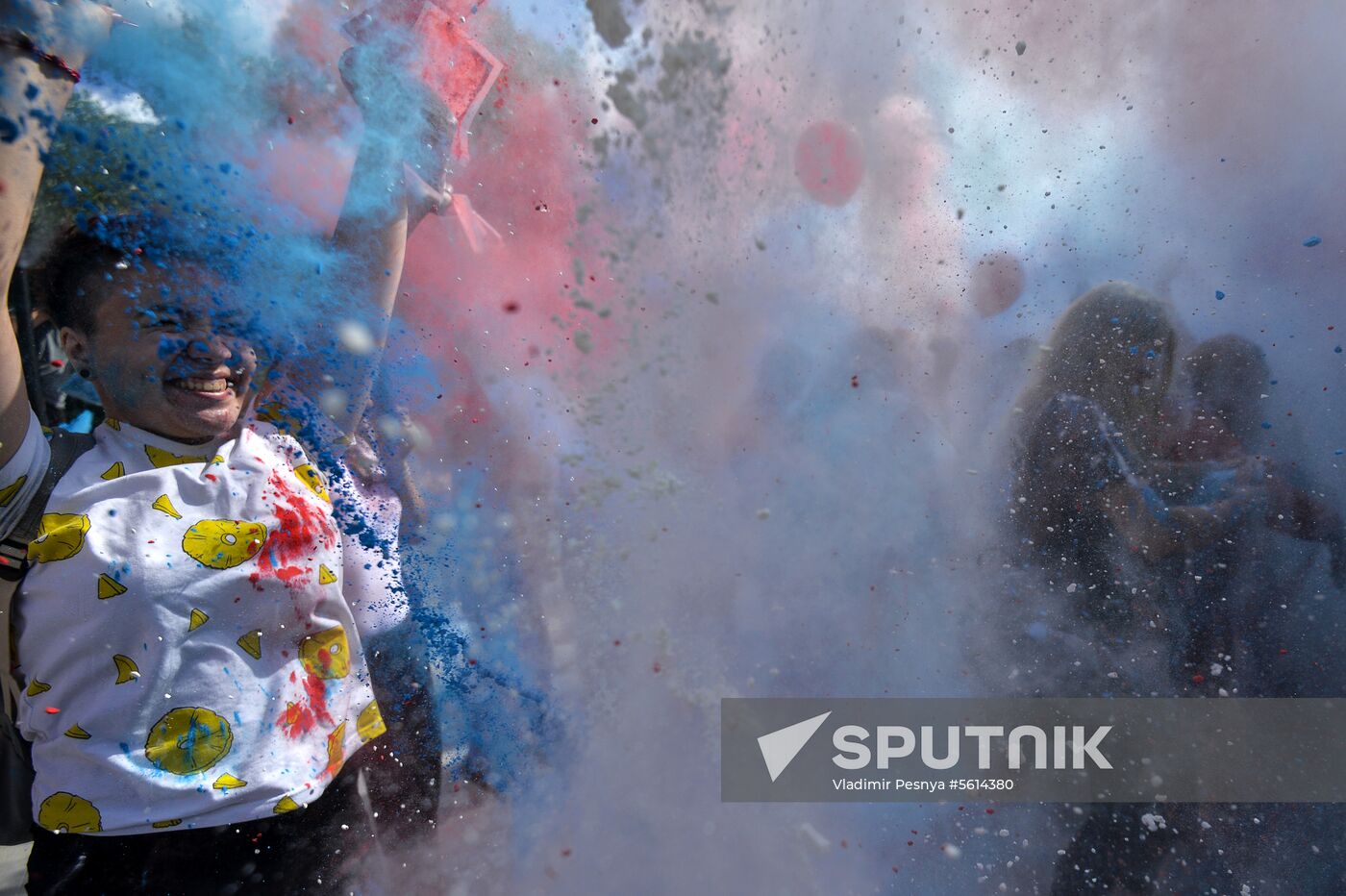 Tricolor festival on Russia's National Flag Day