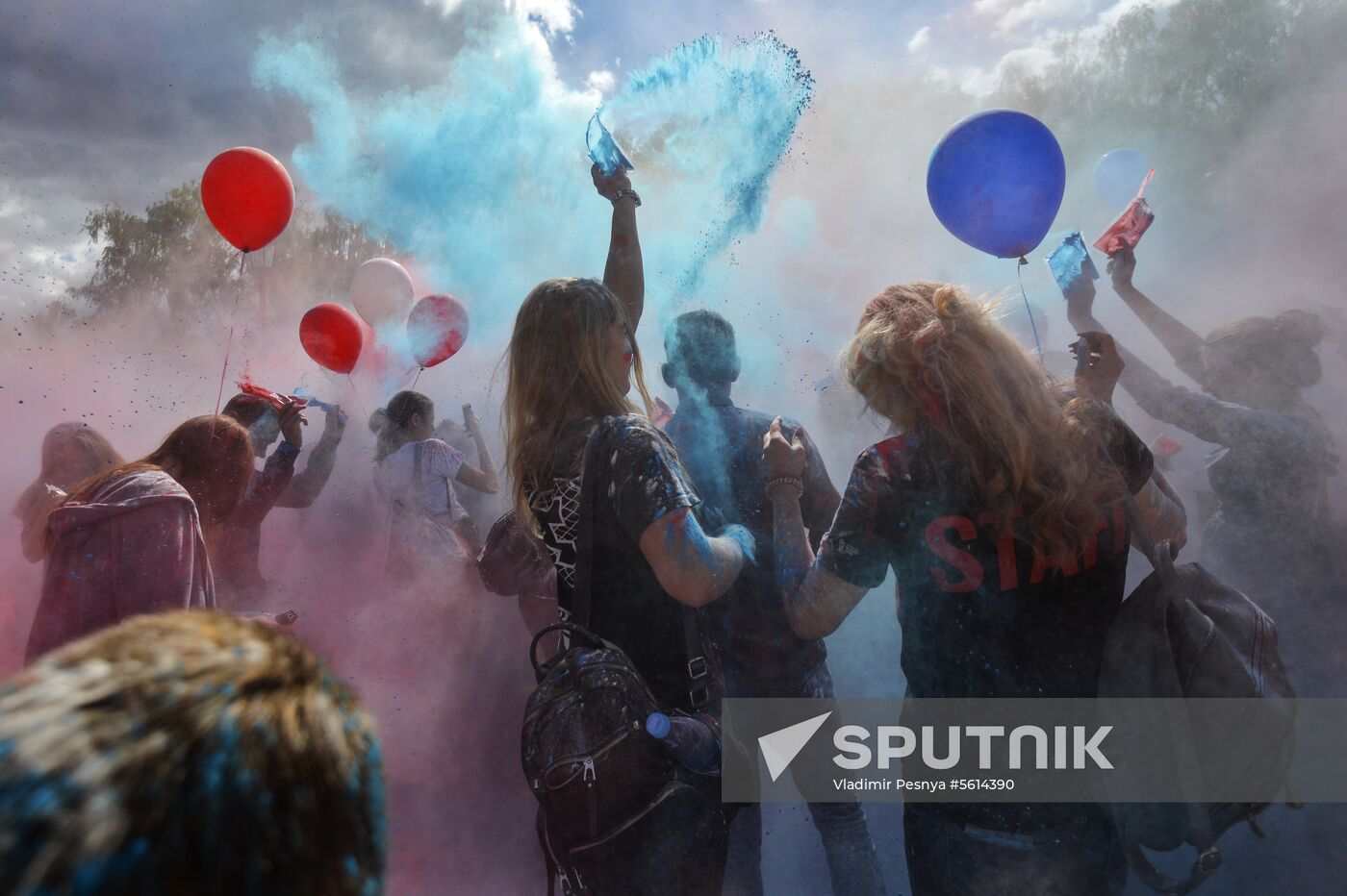 Tricolor festival on Russia's National Flag Day