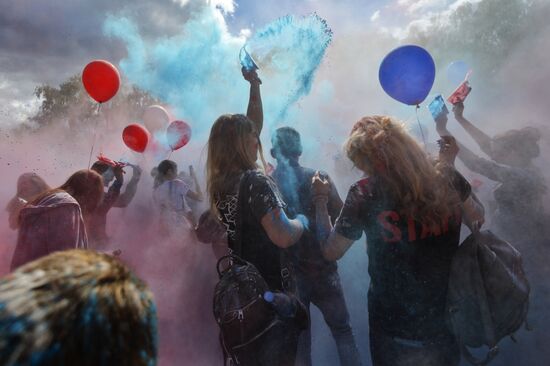 Tricolor festival on Russia's National Flag Day