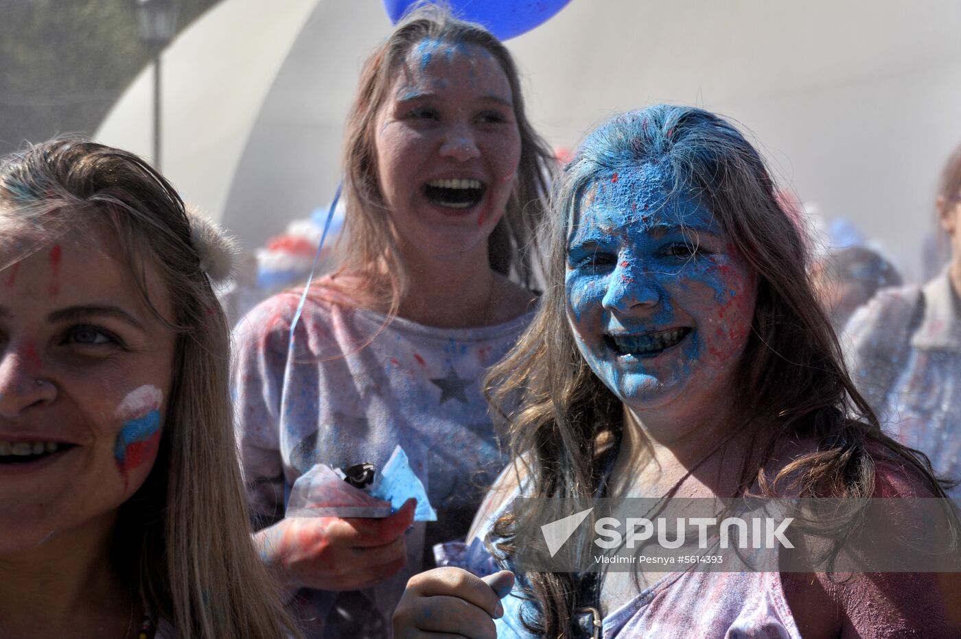 Tricolor festival on Russia's National Flag Day