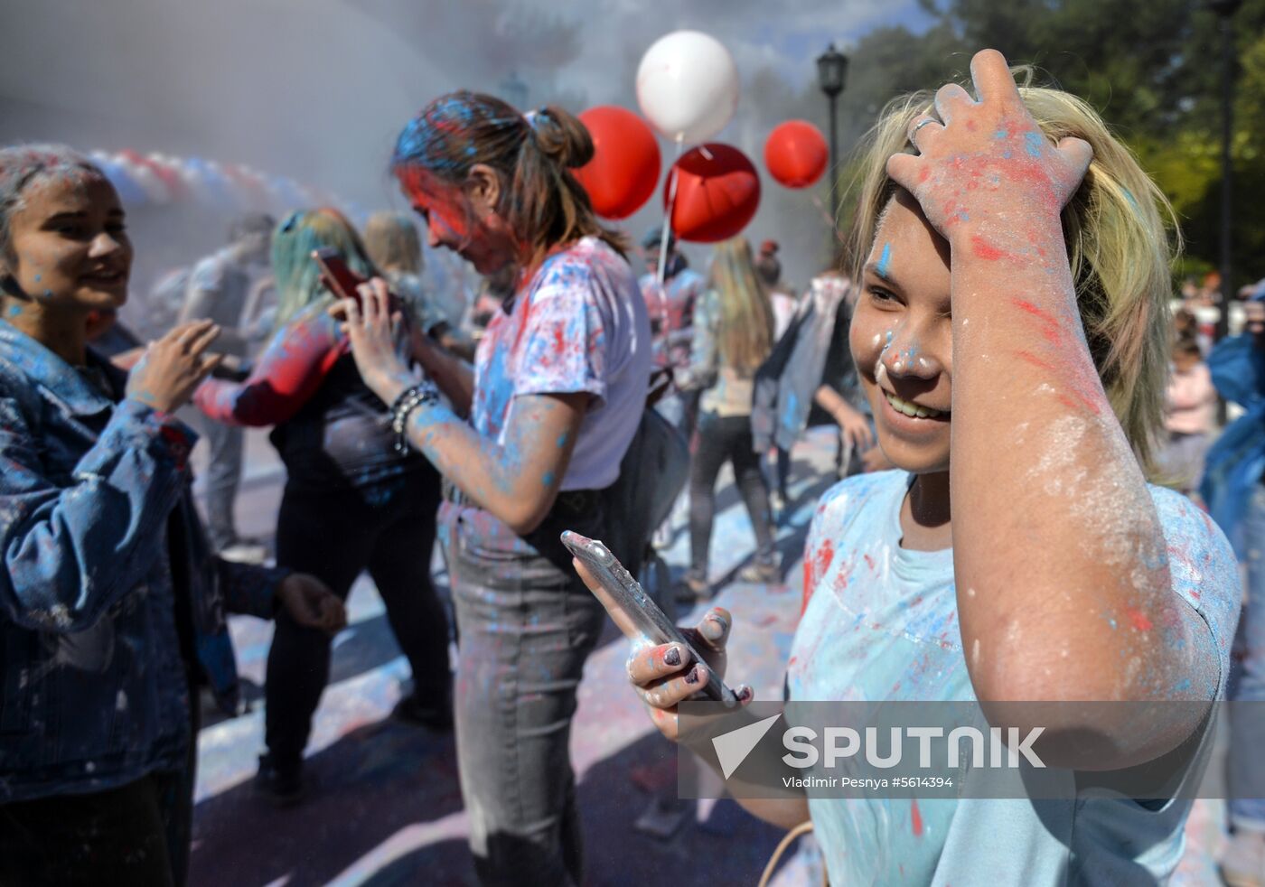 Tricolor festival on Russia's National Flag Day