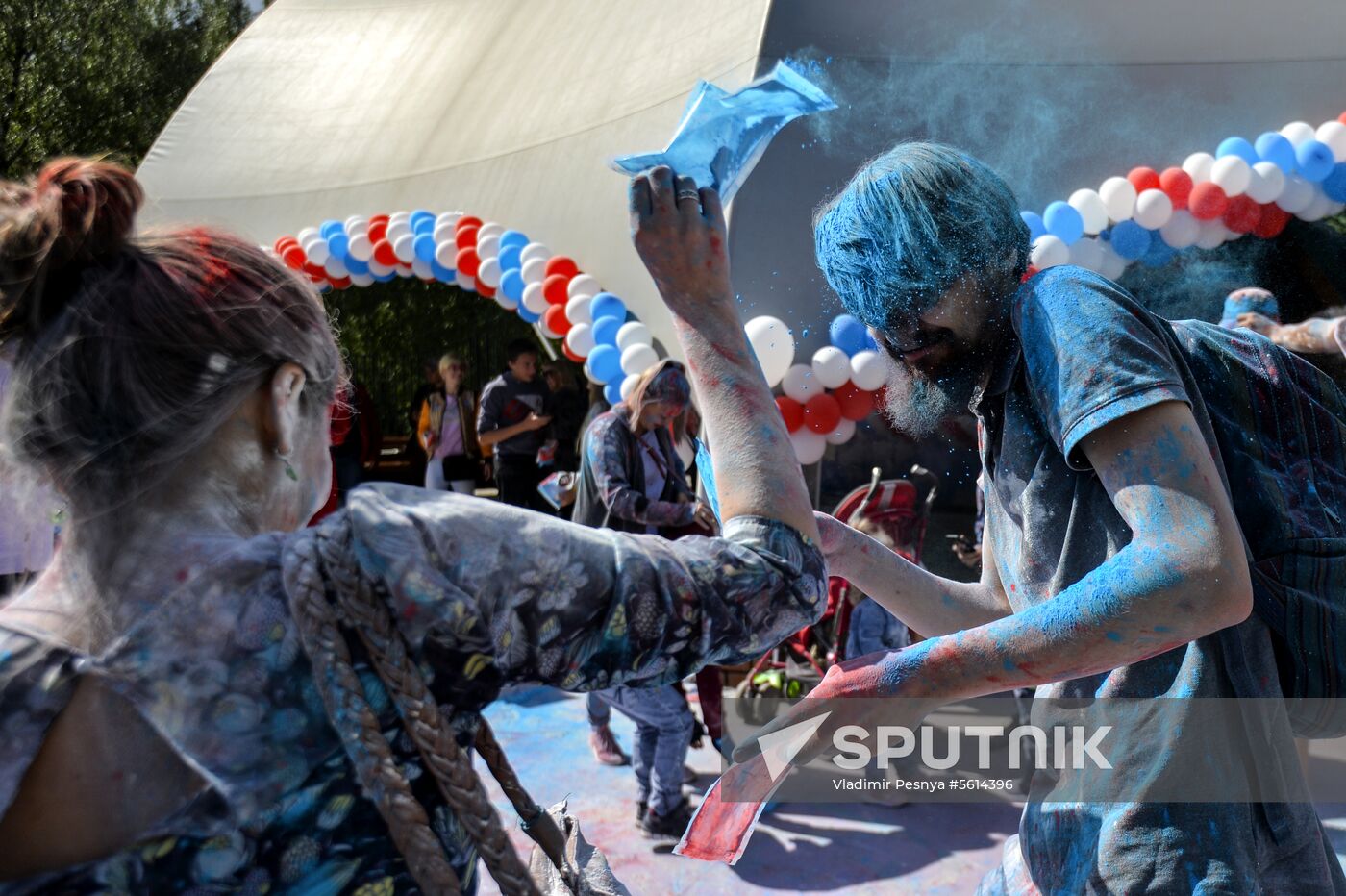 Tricolor festival on Russia's National Flag Day