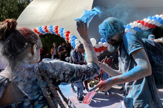 Tricolor festival on Russia's National Flag Day