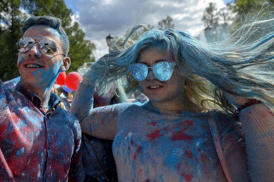 Tricolor festival on Russia's National Flag Day