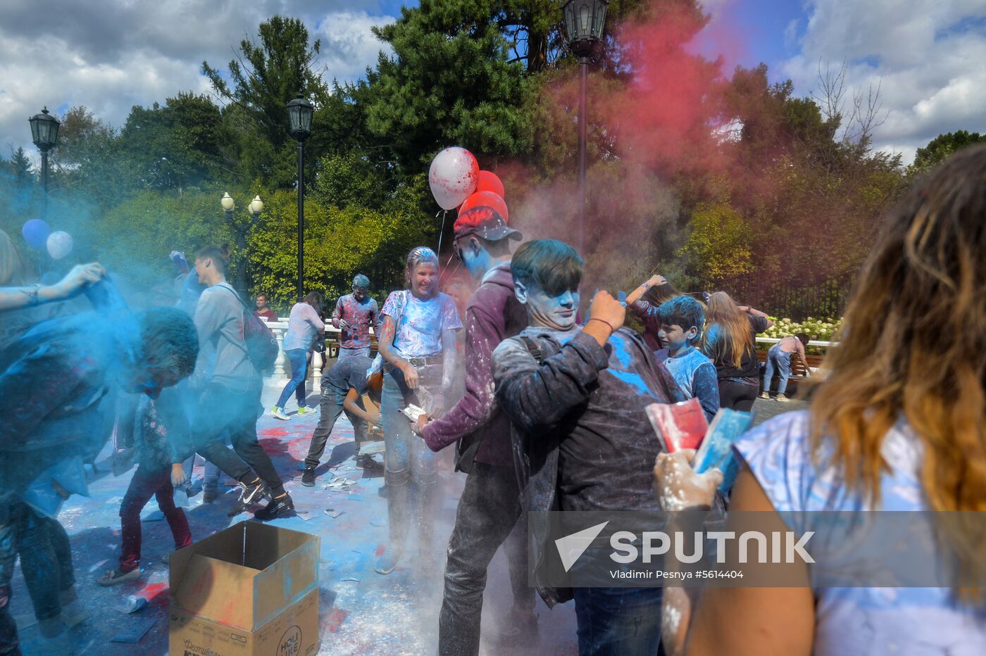 Tricolor festival on Russia's National Flag Day