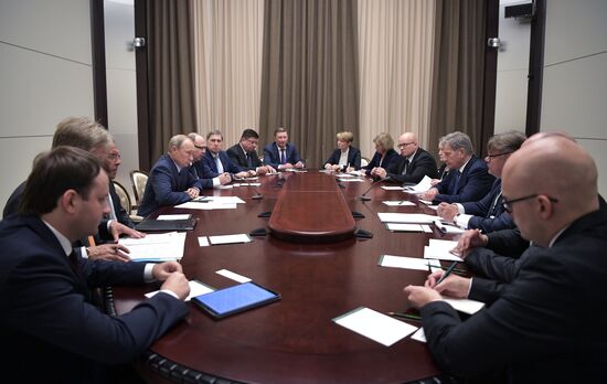 Russian President Vladimir Putin meets with Finnish President Sauli Niinisto