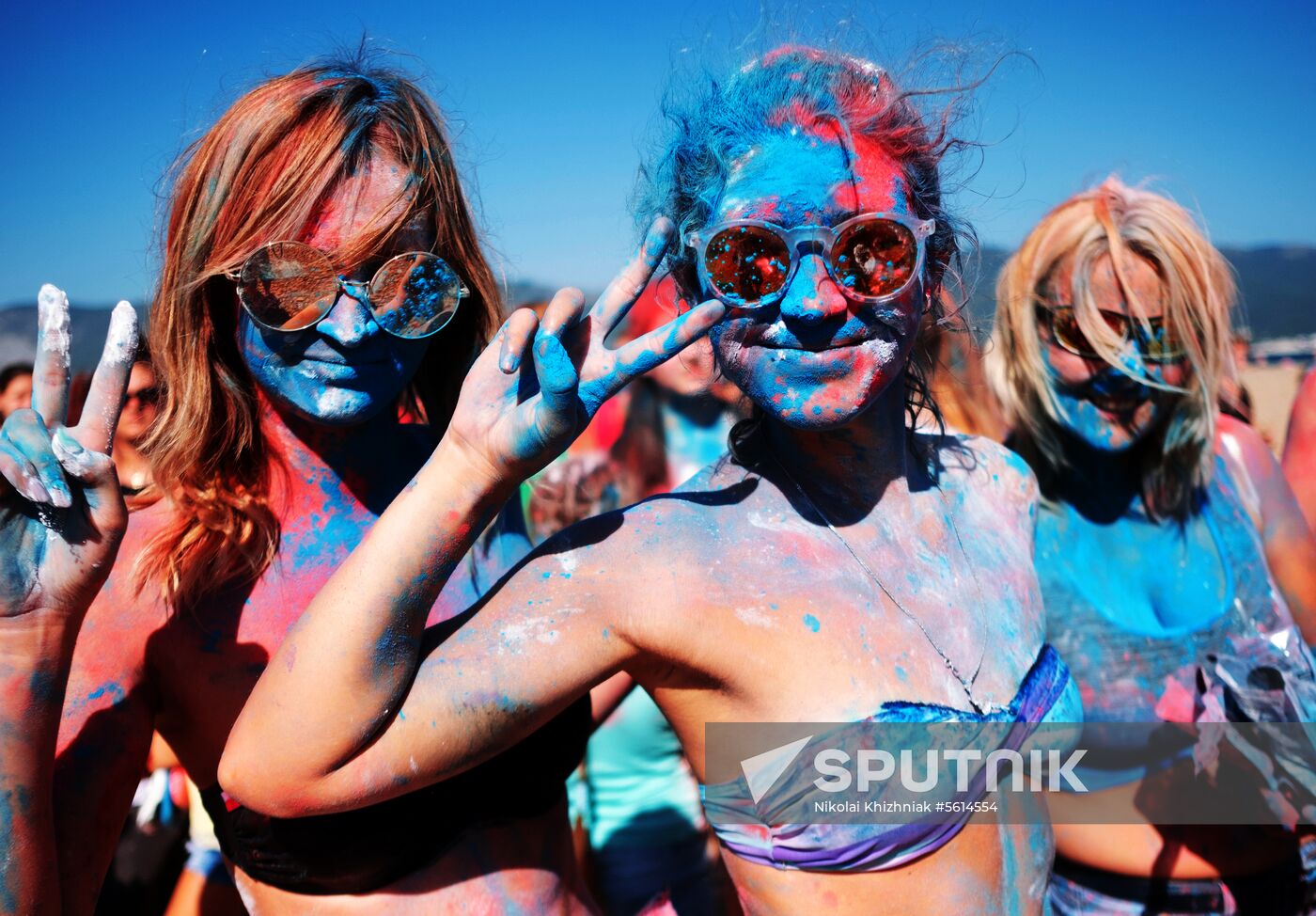 Tricolor festival on Russia's National Flag Day