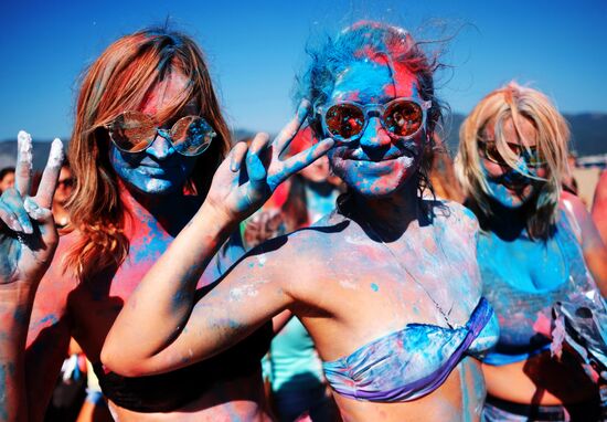 Tricolor festival on Russia's National Flag Day