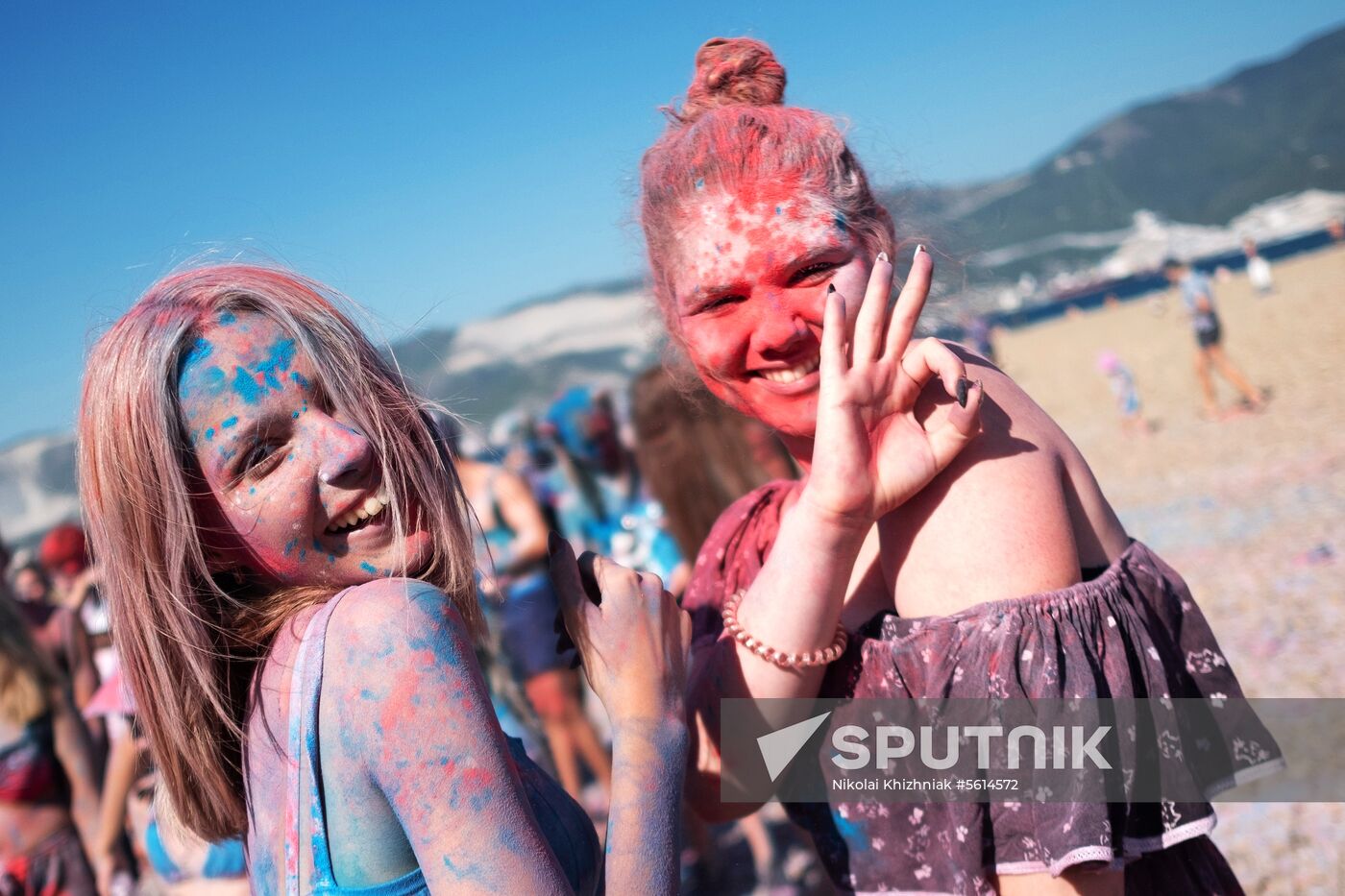 Tricolor festival on Russia's National Flag Day