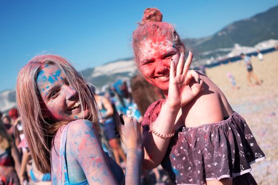 Tricolor festival on Russia's National Flag Day