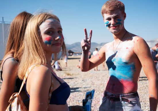 Tricolor festival on Russia's National Flag Day