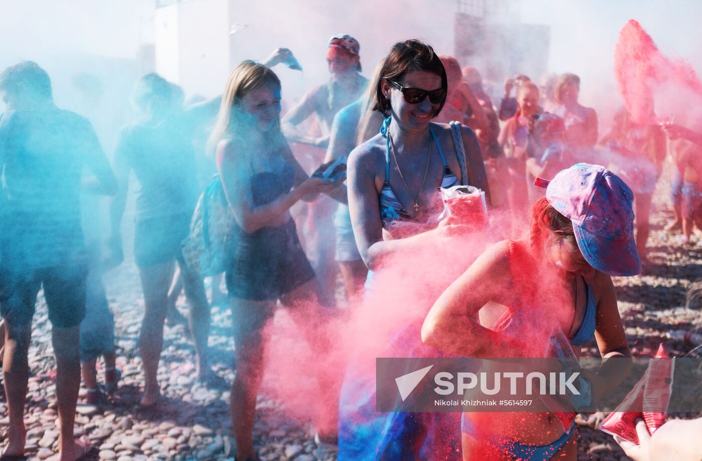 Tricolor festival on Russia's National Flag Day