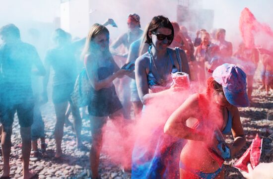 Tricolor festival on Russia's National Flag Day