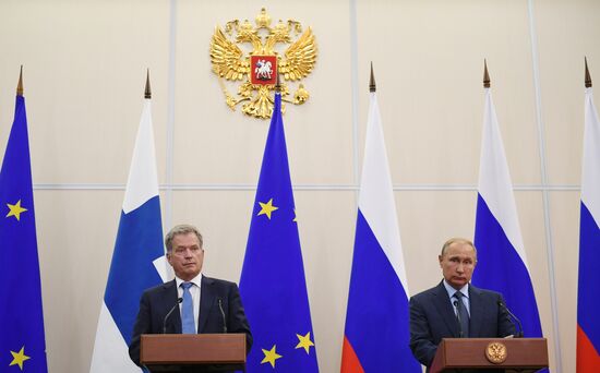 Russian President Vladimir Putin meets with Finnish President Sauli Niinisto