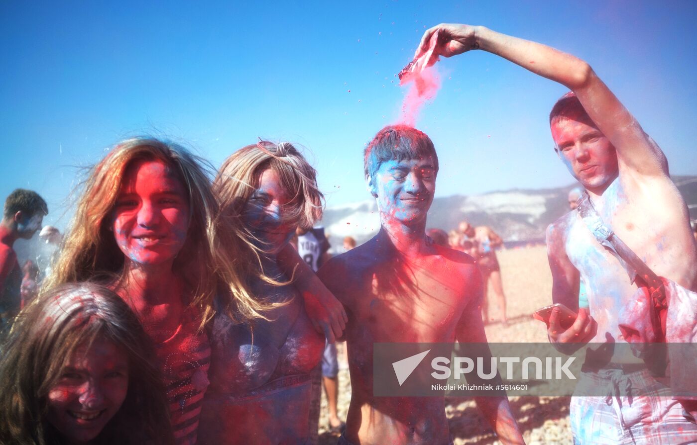 Tricolor festival on Russia's National Flag Day