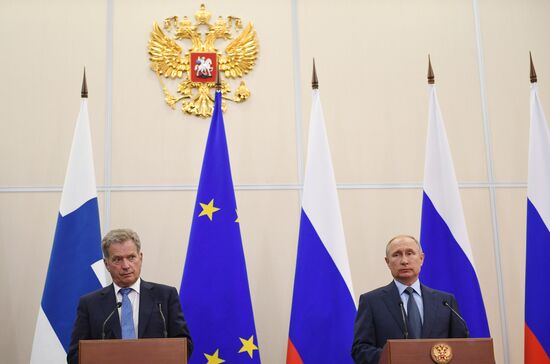 Russian President Vladimir Putin meets with Finnish President Sauli Niinisto