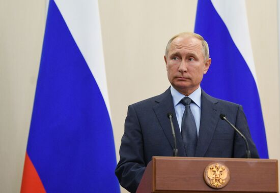 Russian President Vladimir Putin meets with Finnish President Sauli Niinisto