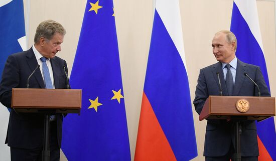 Russian President Vladimir Putin meets with Finnish President Sauli Niinisto
