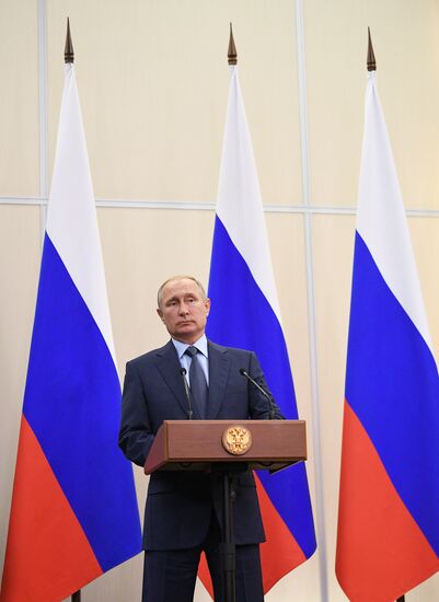 Russian President Vladimir Putin meets with Finnish President Sauli Niinisto