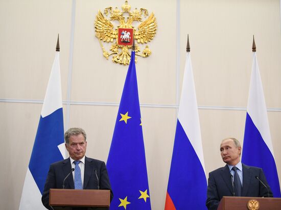 Russian President Vladimir Putin meets with Finnish President Sauli Niinisto